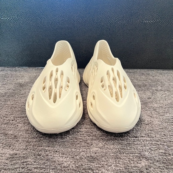 NEWAdidas Yeezy Foam RNNR Ararat (2020/2022)